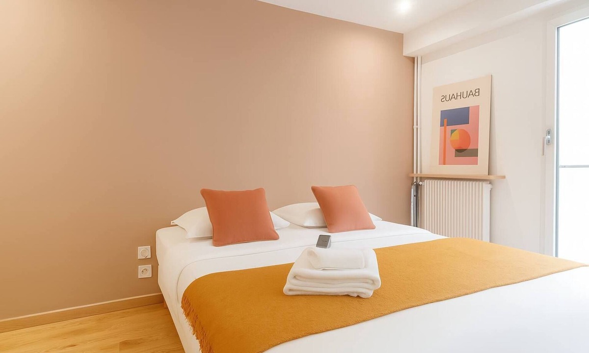 Combat Apartment | Studio Paris 19eme Metro Proche, Calme Confort