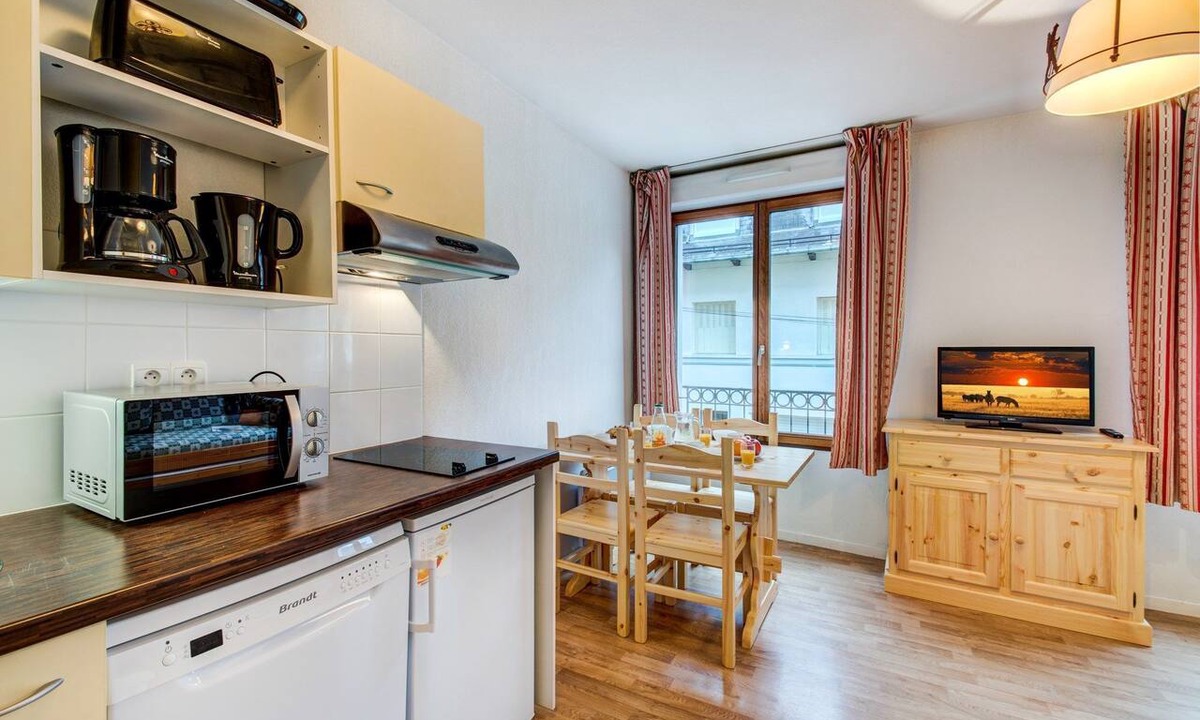 Bagneres-de-Luchon Apartment | Studio spacieux | Près du centre ville et pistes!