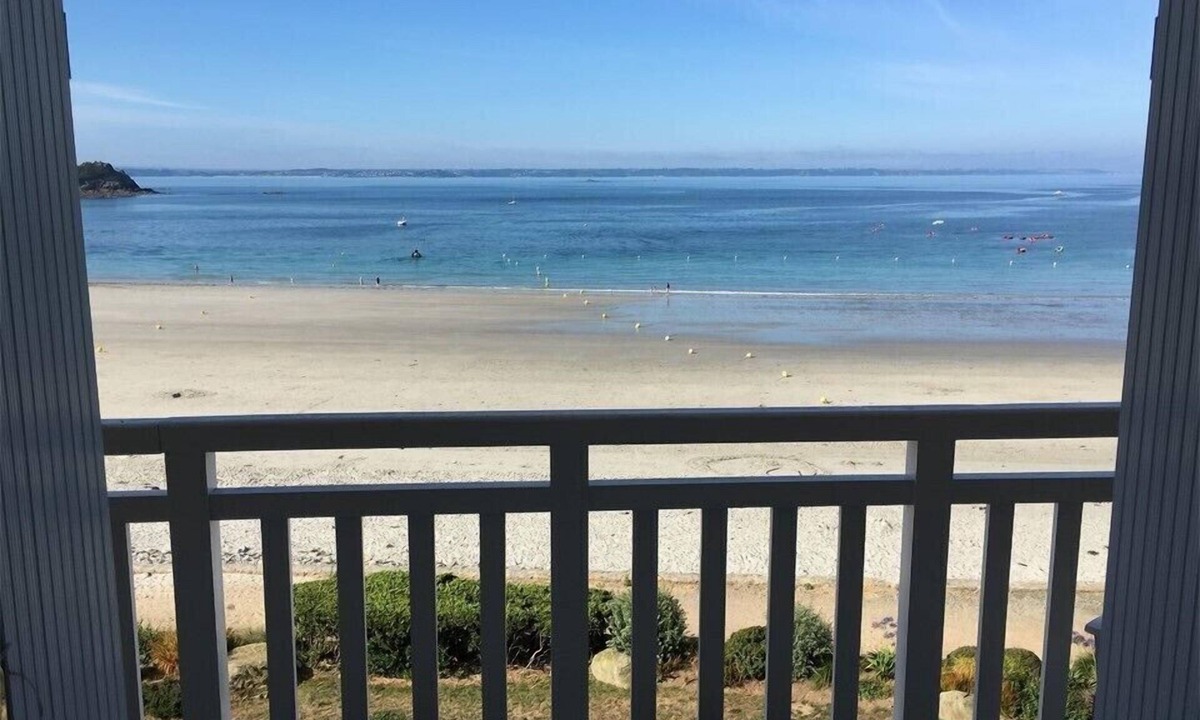 Trebeurden Apartment | Studio SUPERB SEA VIEW, facing the beach of Trez-Meur in TREBEURDEN