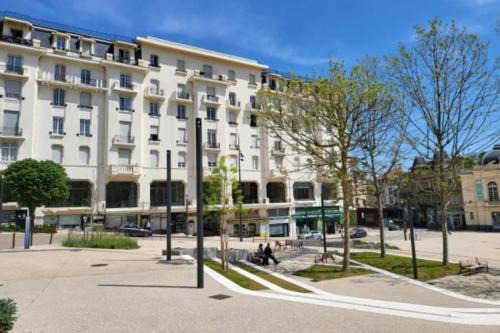 Chatel-Guyon Apartment | Studio tout équipé - 2 min des thermes - commerces & parking gratuit