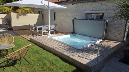 Cepoy Apartment | studio tout equipé avec sauna hammam jacuzzi privatifs