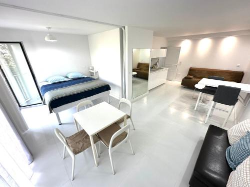 10th Arrondissement Apartment | Studio Trip In Paris - Gare de l'Est