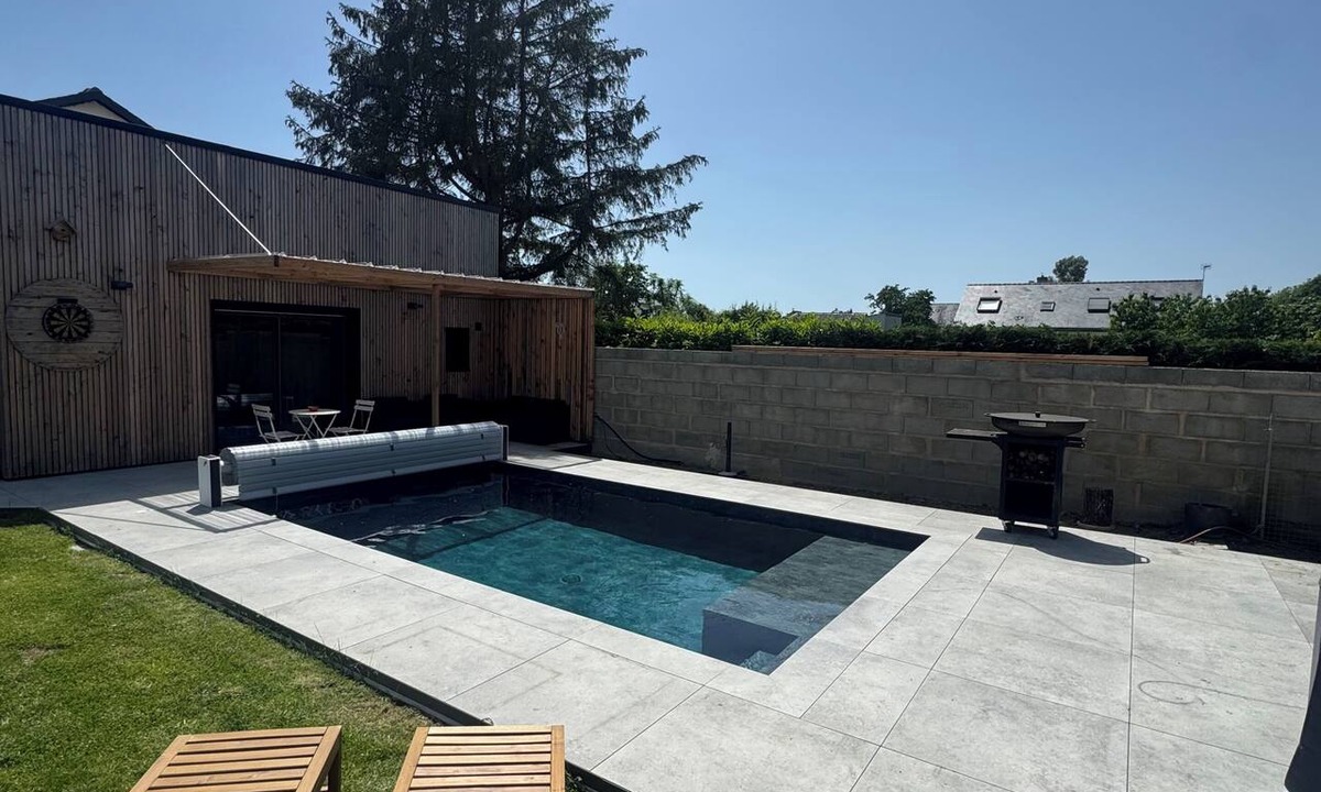 Cantenay-Epinard Apartment | Studio with a private pool