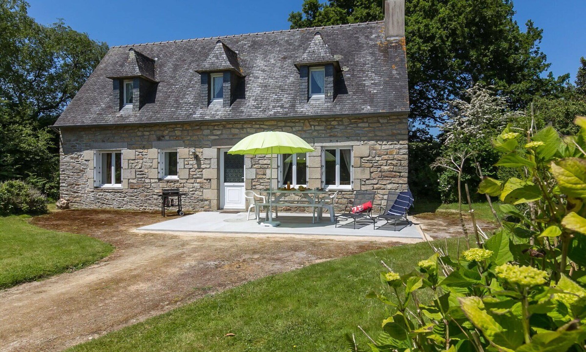 Sizun Villa | Stunning private villa for 5 guests with WIFI, TV and pets allowed
