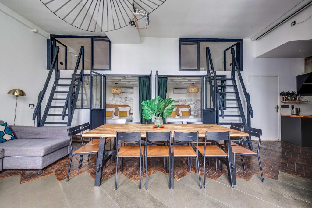 Porte-Saint-Martin Apartment | Stylish and sunny 7BD with garden for 17 guests!