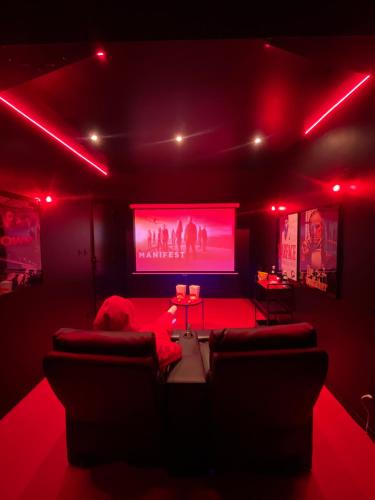 Melun House | Suite cinéma et jacuzzi privé