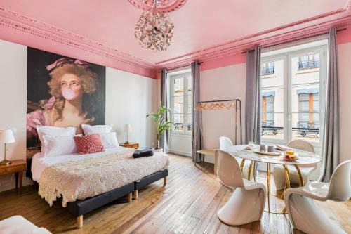 Charlieu Apartment | Suite de caractère 2 chambres & détente balnéo