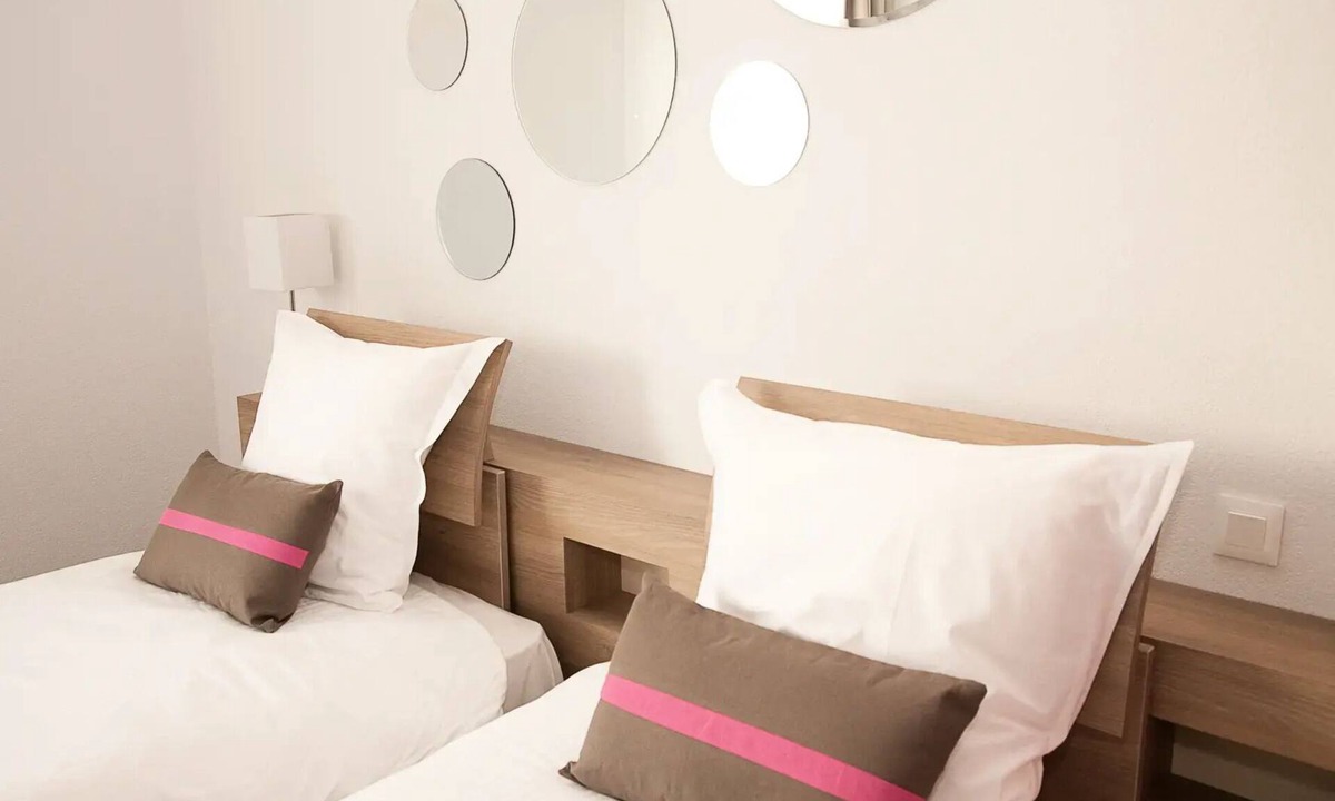 Merignac Apartment | Suite for 2 People - Twin Beds