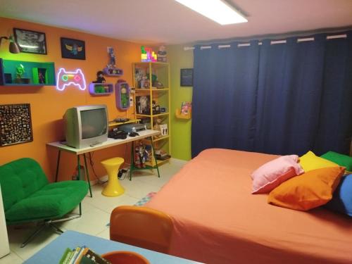Clermont-Ferrand Apartment | Suite rétro 80s 90s grande baignoire et jardin
