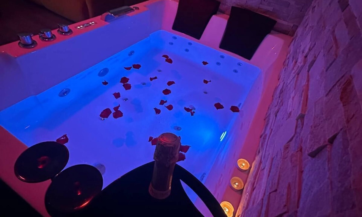 Vienne Apartment | Suite&Spa - Love Room Jacuzzi&Sauna in Vienna