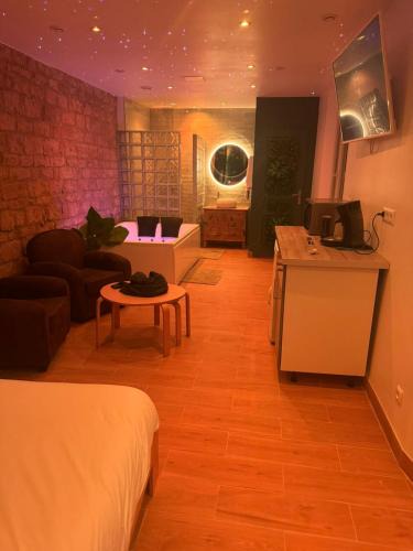 Montataire Apartment | Suite Yao avec jacuzzi Montataire YaoSpa60