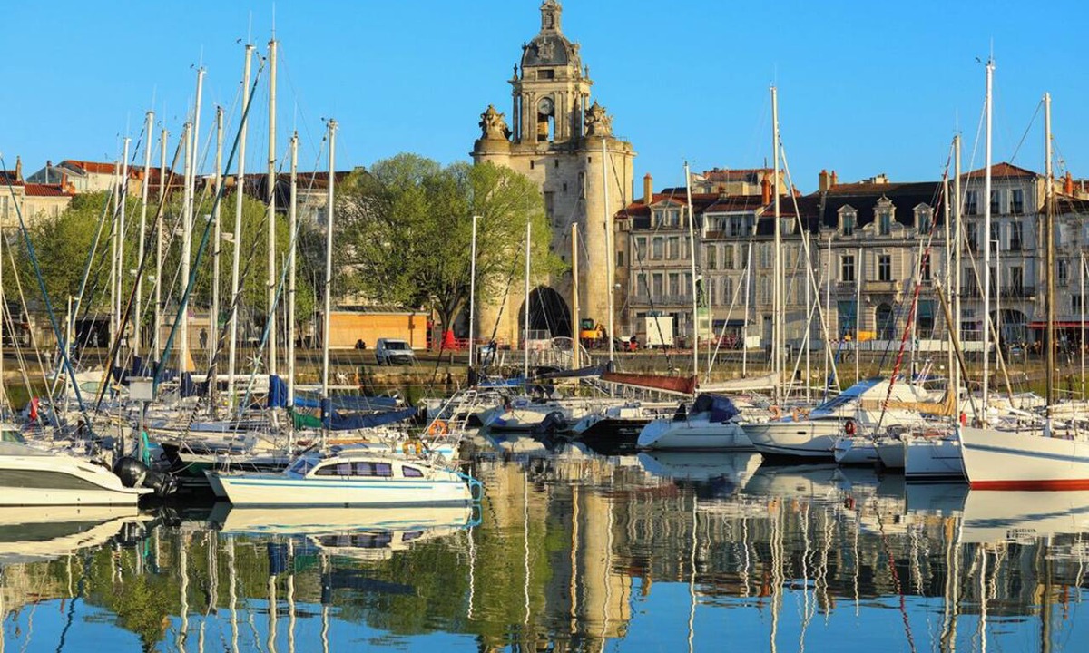 La Rochelle Boat Rental | Sun-Kissed Sailing Adventure in Antiguo Puerto de La Rochelle
