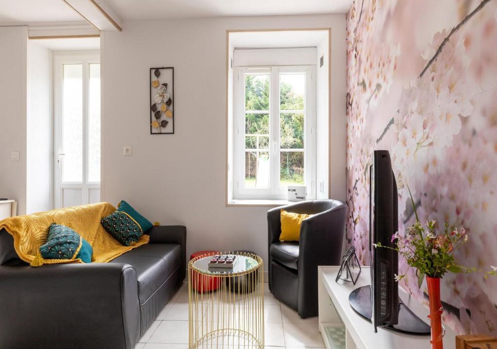 Isigny-sur-Mer House | Sunlit Garden Escape Normandy