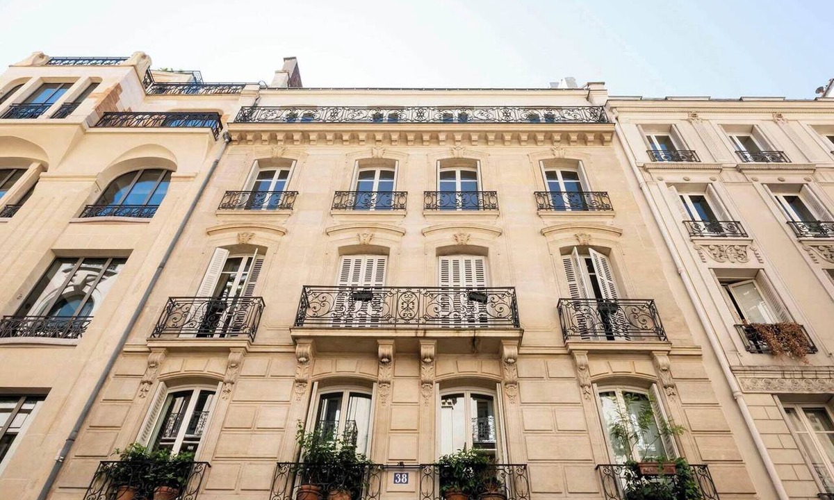 8th Arrondissement Apartment | Superb AC- 2BDR apartement Montaigne/Arc de Triomphe