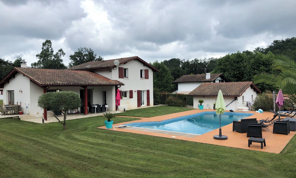 Saint-Pee-sur-Nivelle Villa | Superb villa near the sea and mountains with a very large 12 x 5 m swimming pool