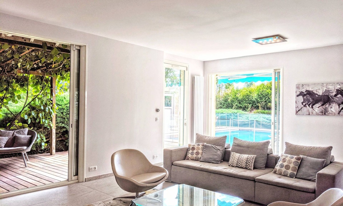 Barbizon Villa | Superb Villa in Barbizon , Superb Villa with Private Pool and tennis