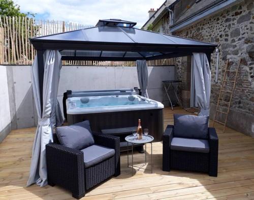 Hillion House | Superbe Gîte bord de mer avec jacuzzi 6 personnes