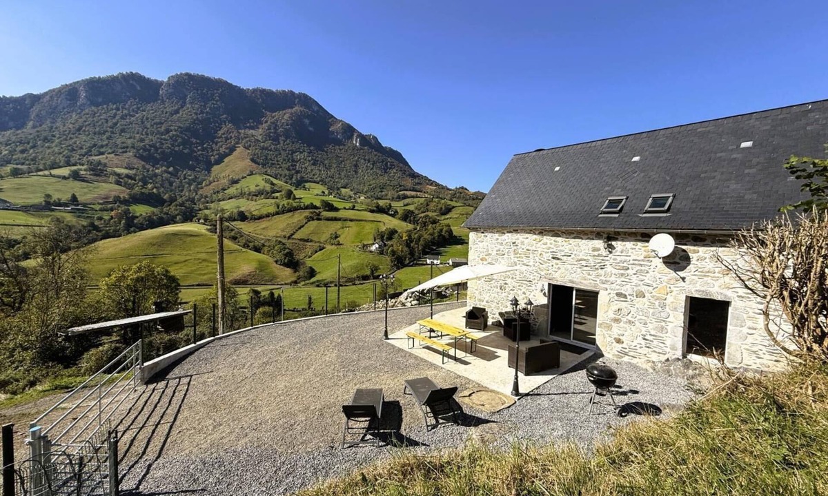 Lourdios-Ichere House | SUPERBIE - LOURDIOS ICHERE
