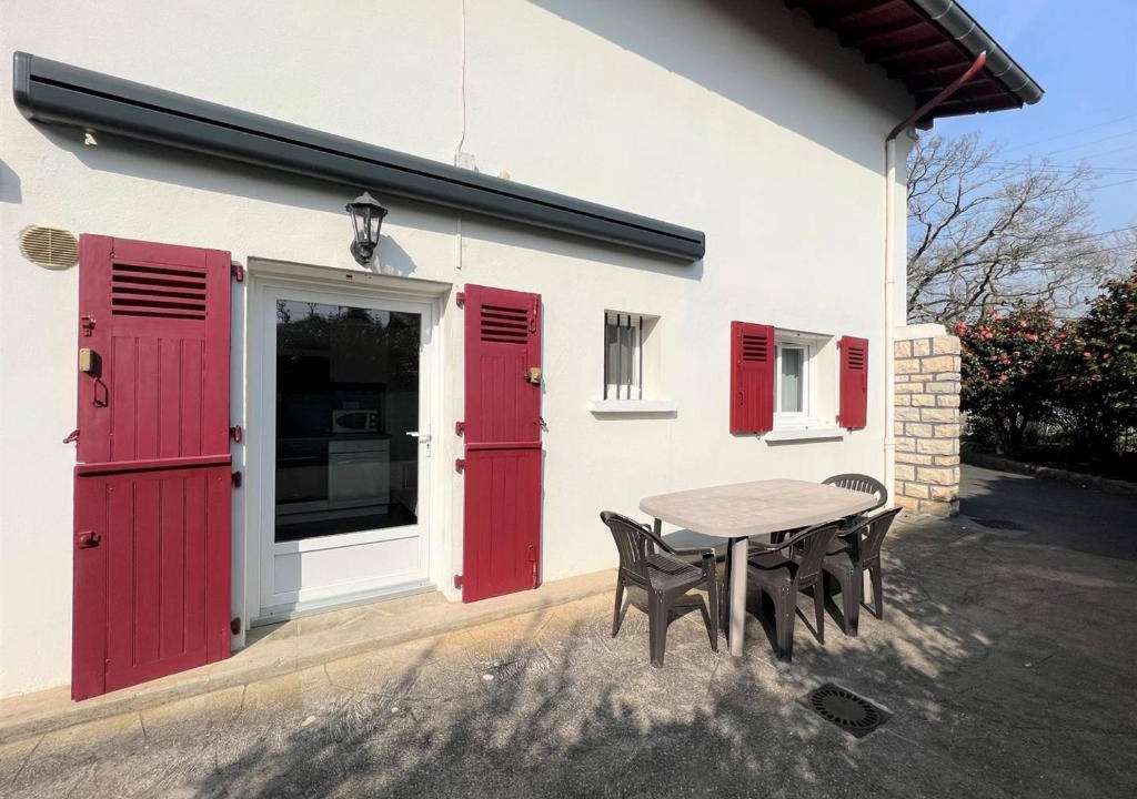 Cambo-les-Bains Apartment | T1 Bis Cambo-les-Bains, 2 Pers, WiFi, Terrasse - FR-1-495-91