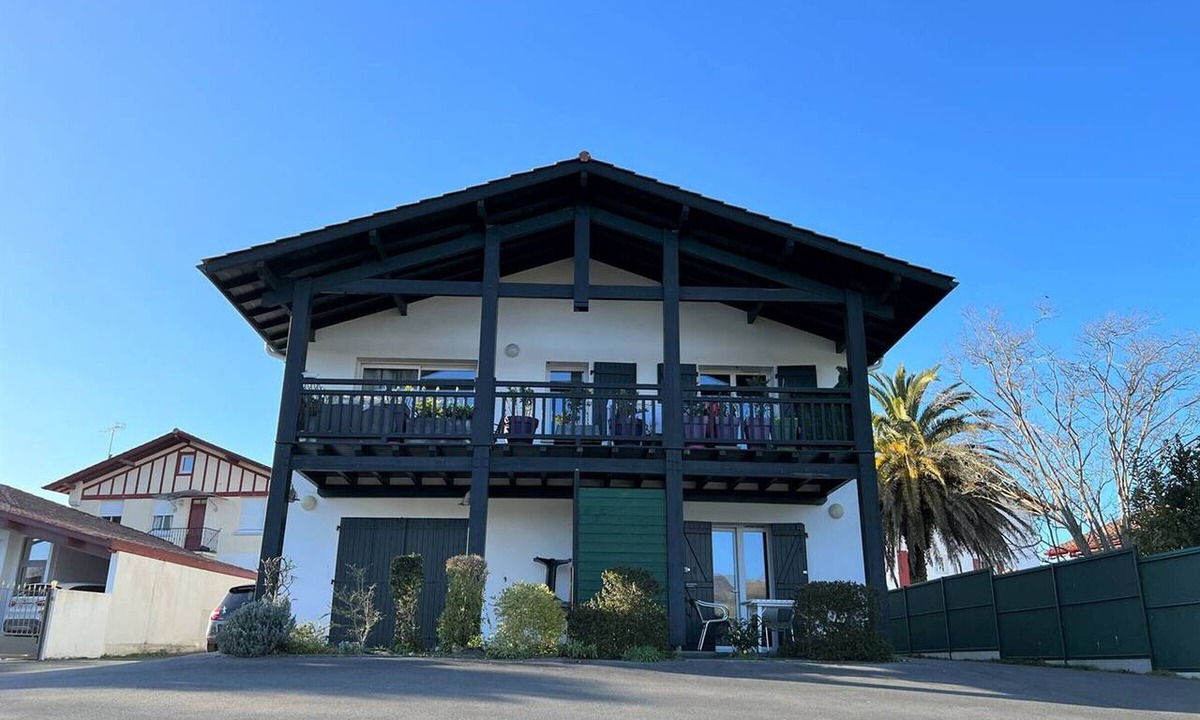 Cambo-les-Bains Apartment | T1 bis with Terrace, Parking, WiFi and Pets allowed in Cambo-les-Bains