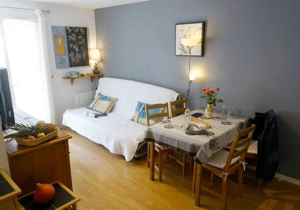 Bagneres-de-Luchon Apartment | T2 Calme - Balcon - Parking - Animaux admis - FR-1-313-187