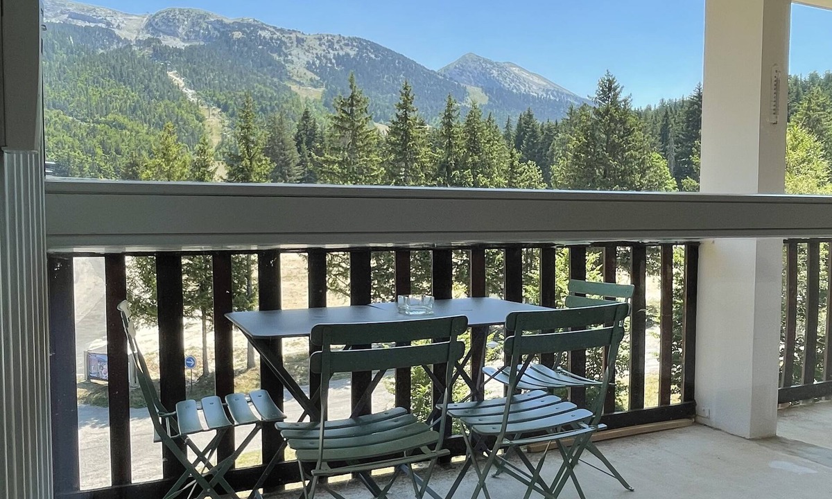 Correncon-en-Vercors Apartment | T3 with 2 bedrooms, large balcony in a quiet area, renovated and well-equipped