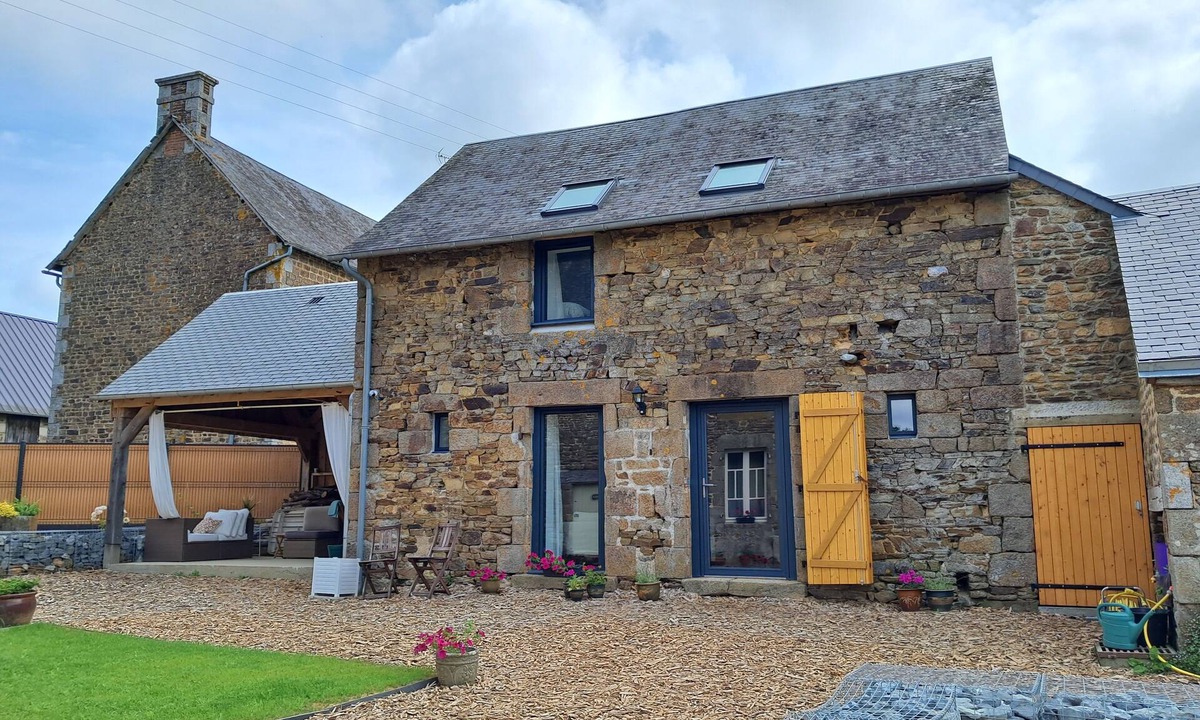 Mantilly Cottage | Take a break and unwind at this well appointed and peaceful oasis.