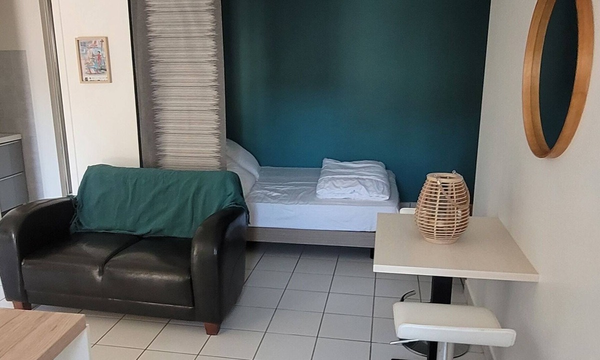 Surzur Apartment | Tastefully renovated studio near the sea