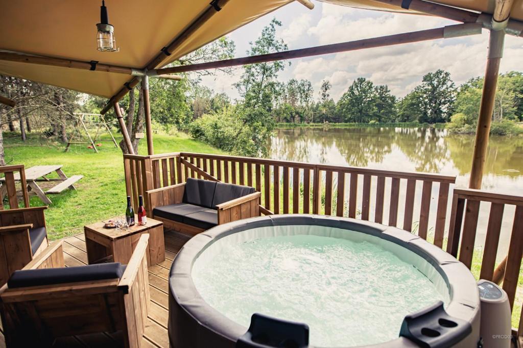 Thiel-sur-Acolin Other | Tente lodge insolite Jacuzzi privatif en pleine nature