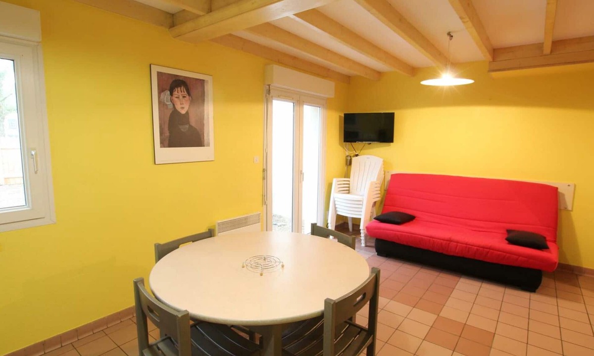Omonville-la-Rogue Cottage | Terraced house near the port, pets welcome