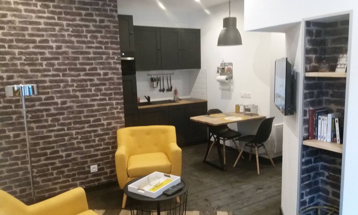 Republique Apartment | The 7 Le Mans workshops