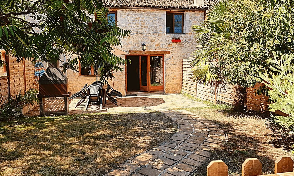 Saint-Just-Luzac House | The Cellar. 3-bedroom house
