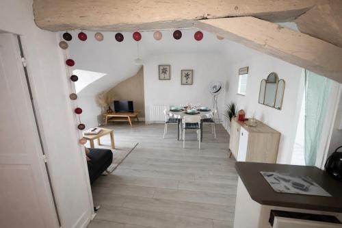 Nevers Apartment | The Charm of Nevers' Rooftops & 2 minutes from the train station