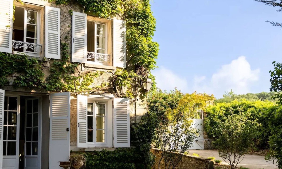 Vendrest House | The Mansion and Its Annex