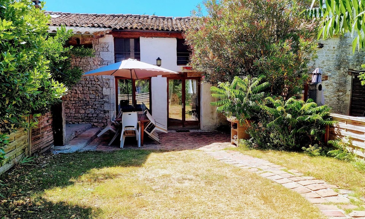 Saint-Just-Luzac House | The Plough House with 4 bedrooms