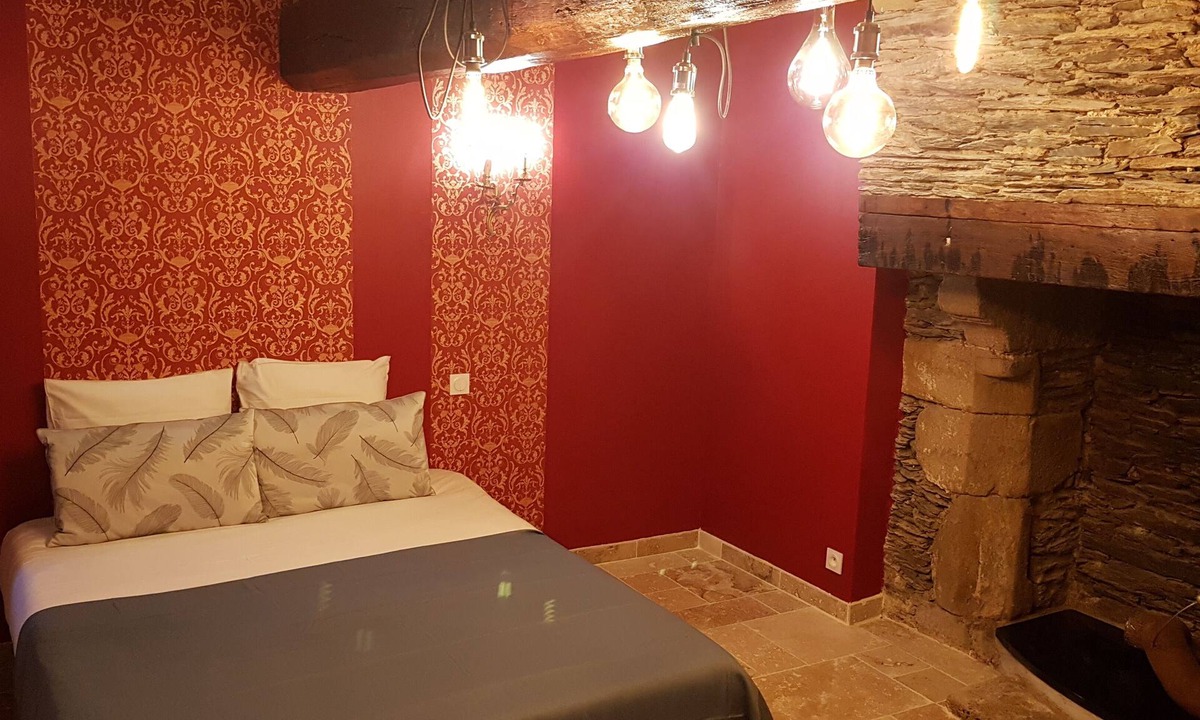 Ploermel Apartment | The Suite with individual SPA "Guard Room