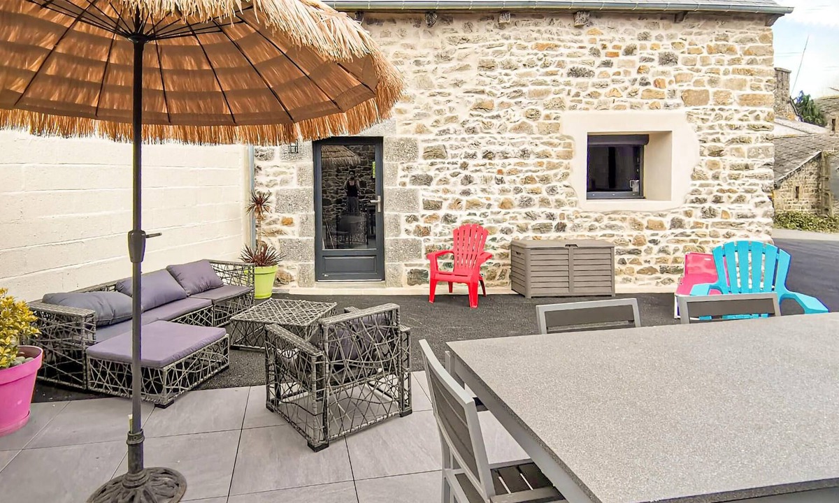 Pledran House | This tasteful house is located in the heart of a small hamlet and will charm you with its modern and