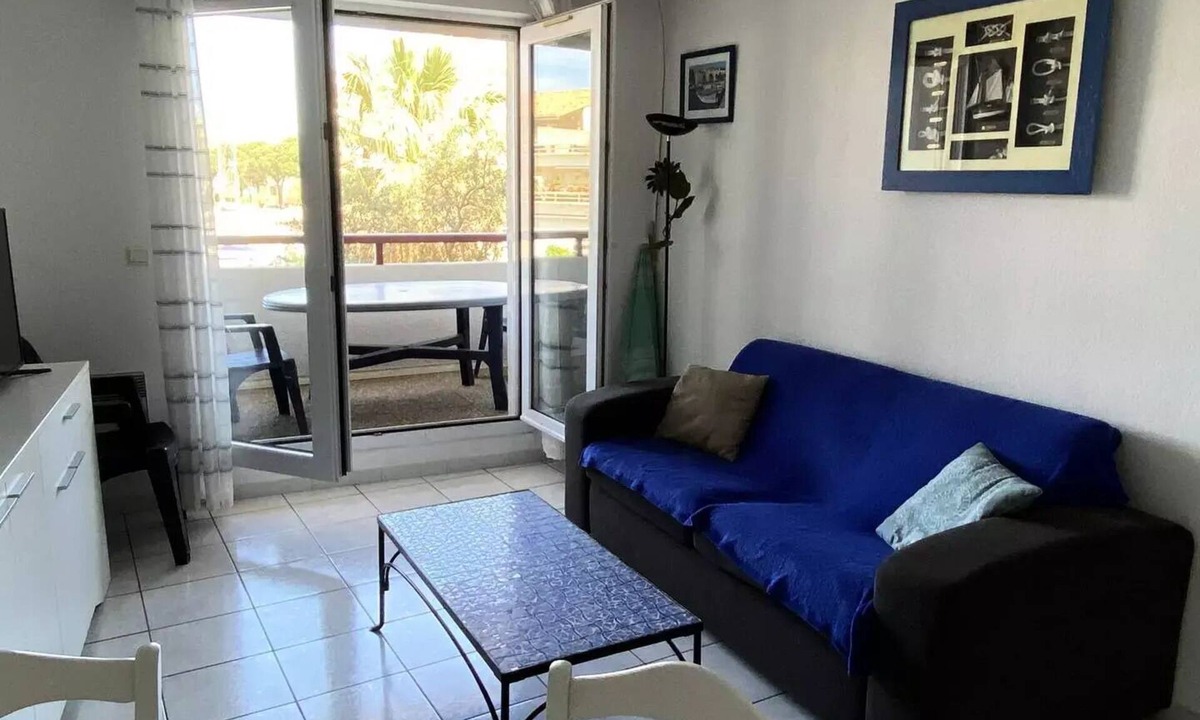 Le Port Apartment | Three-room apartment in the marinas area, dual-aspect 6AMIRB103