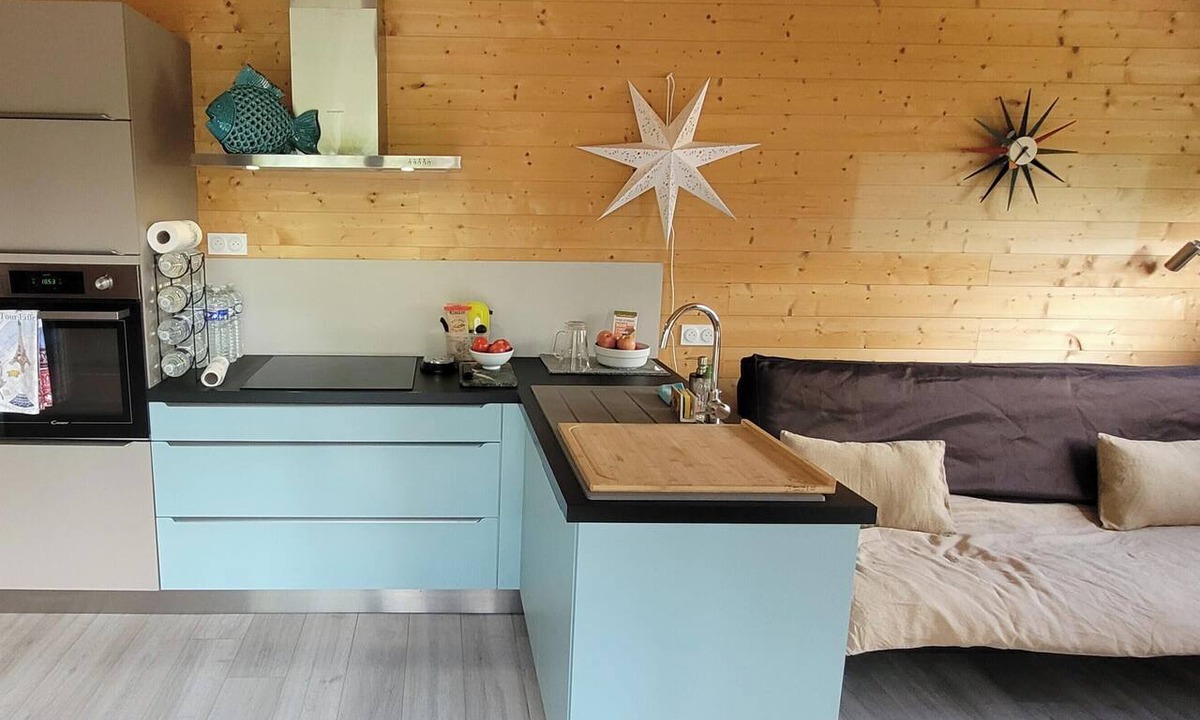 Le Montat Ski Chalet | TINY 2-Bedroom Chalet Near CAHORS with a Terrace and Garden