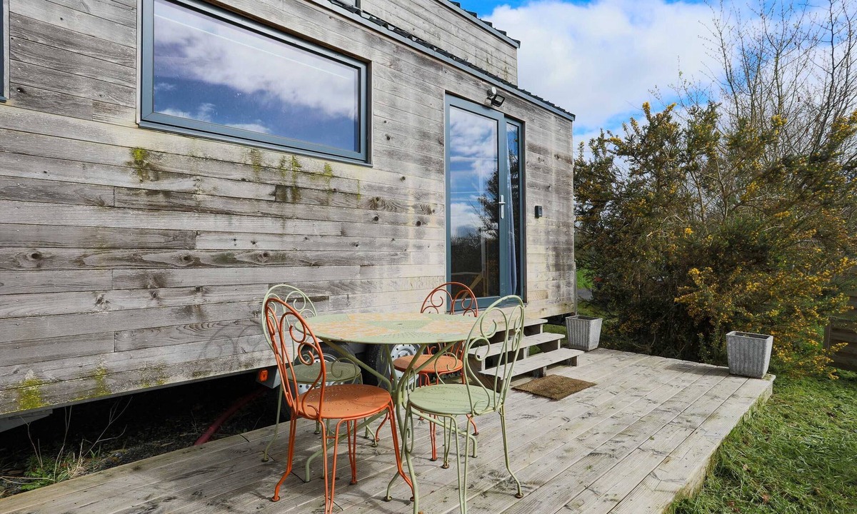 Begard House | Tiny House 'Très Jolie Tout Confort' with Private Terrace, Private Garden and Wi-Fi