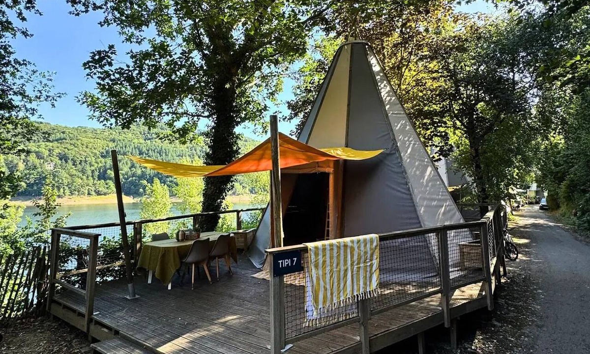 Laussac Cabin | Tipi home 34m² (3 bedrooms) without sanitary facilities sleeps 5