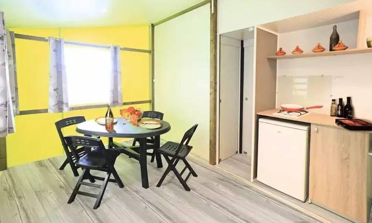 Balleroy House | Tithome: 2 bedrooms with a toilet but no bathroom + terrace; sleeps 5