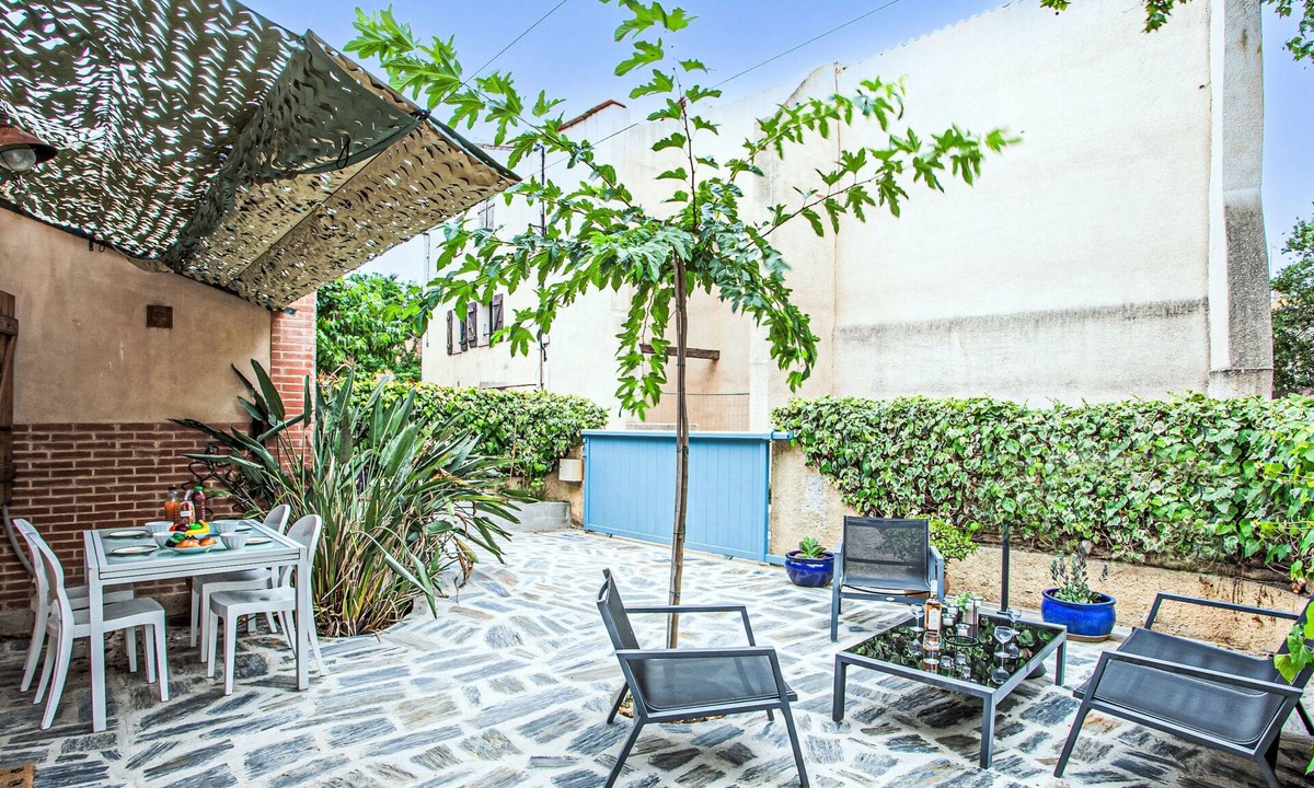 Le Chateau House | Tour Carrée by Interhome