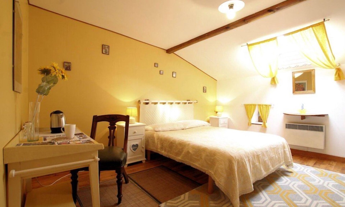 Polignac Bed & Breakfast | “Tournesols” Guest Room with Shared Terrace, Garden, and Wi-Fi
