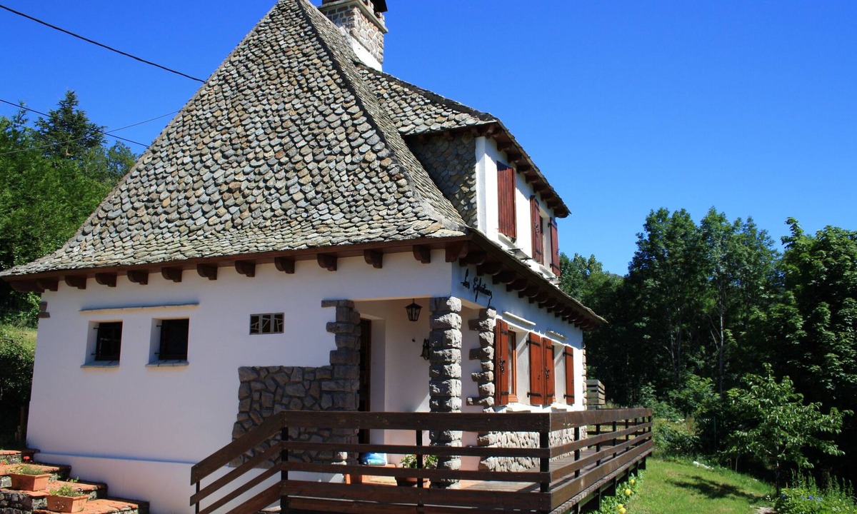 Saint-Jacques-des-Blats Ski Chalet | Traditional chalet 2mn from Super Lioran, ideal for your mountain vacations