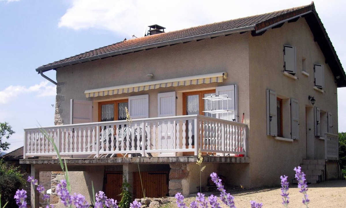 La Tuiliere Cottage | Traditional cottage with terrace, pets allowed