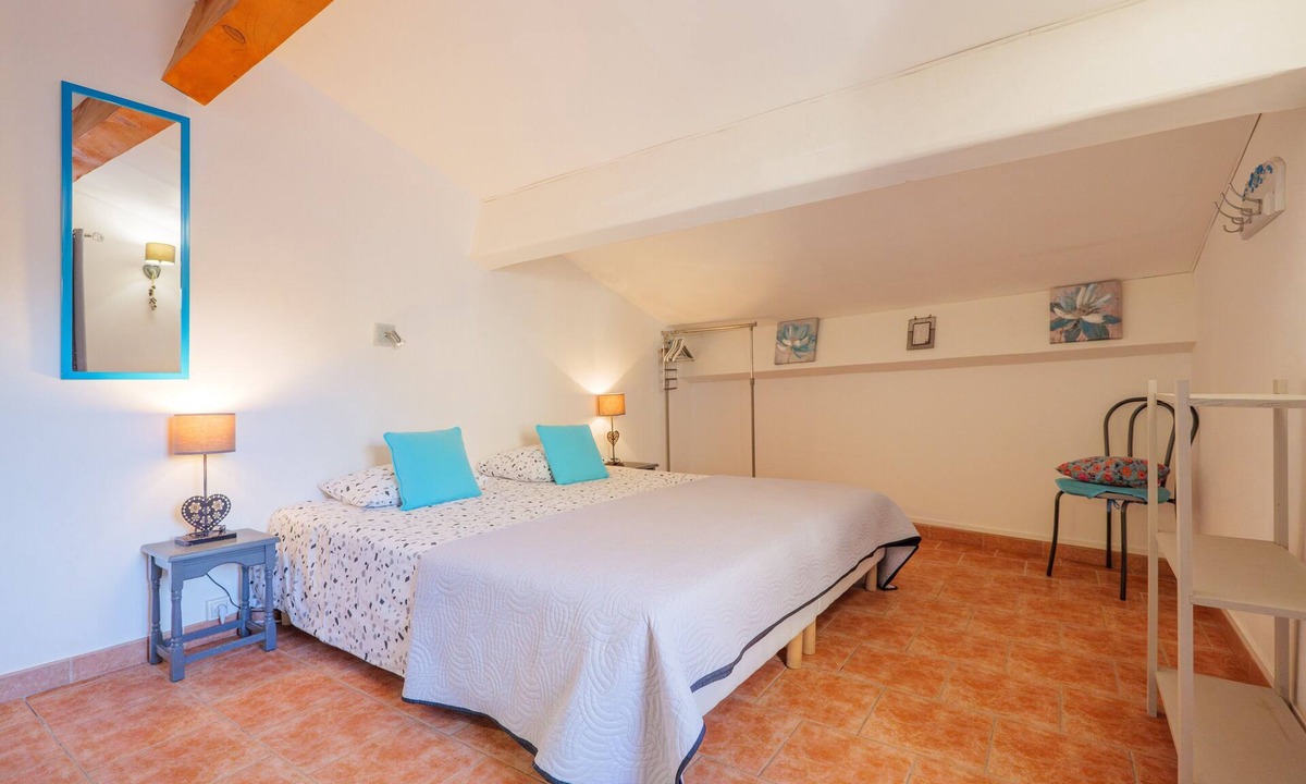 Laurac-en-Vivarais Bed & Breakfast | Turquoise Guest Room, Shared Terrace & Garden, Wi-Fi