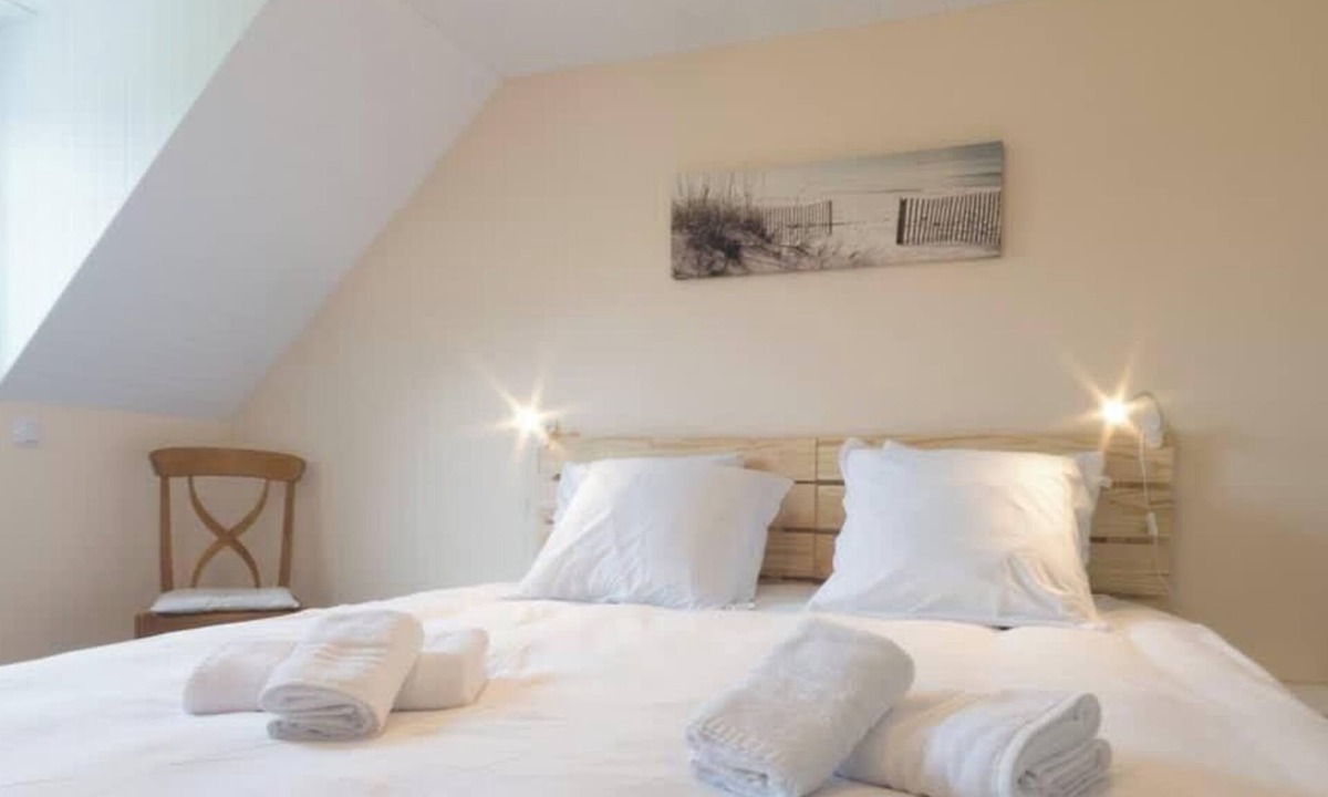 Plourin House | Ty Gwechall – A charming renovated house nestled between land and sea
