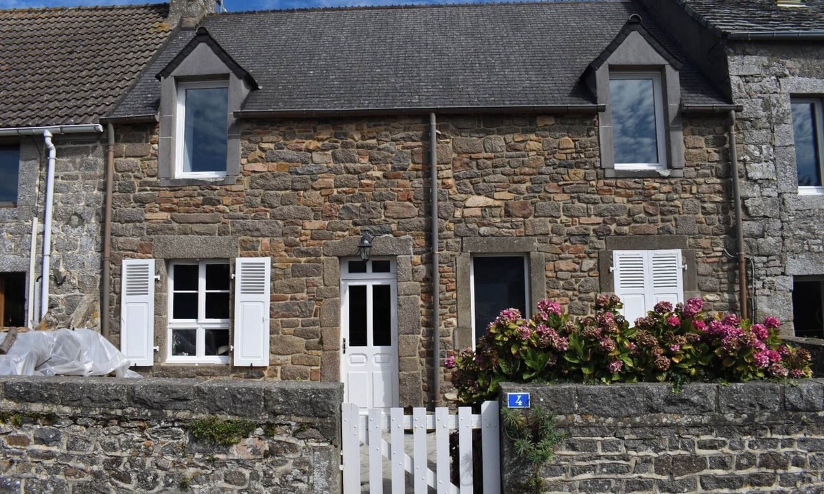 Flamanville House | Typical Cotentin house with courtyard and garden!