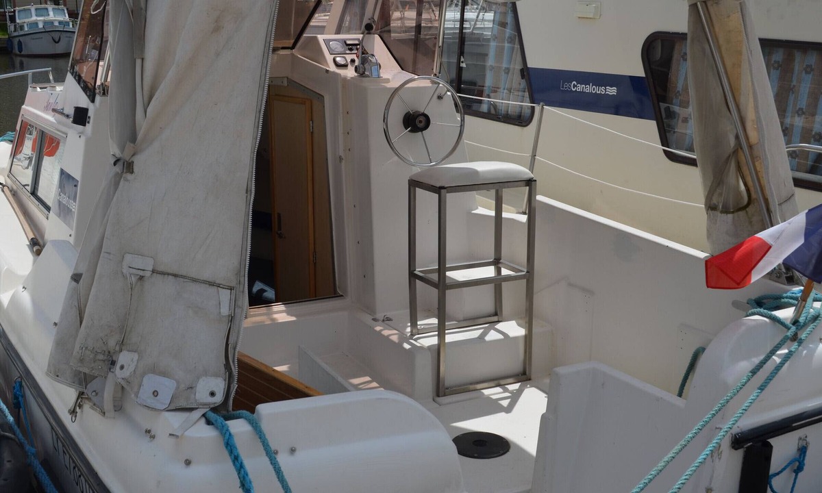 Digoin Apartment | Unique Stay on a Boat in Digoin